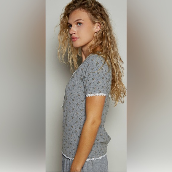 POL V-neck short sleeve regular fit top, printed POL jersey, lace trim detailing - Picture 4 of 5